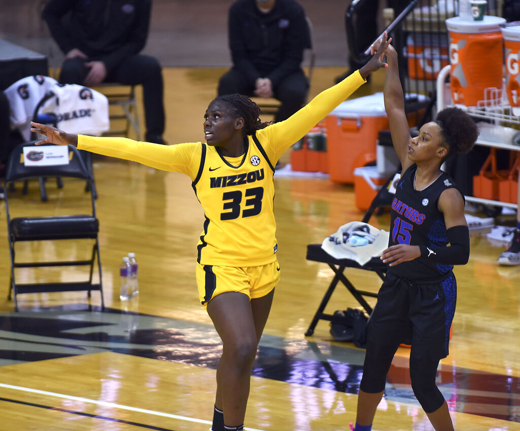 MU guard Aijha Blackwell guards